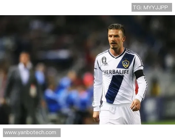 墙上装饰足球明星标志图片打造个性空间提升居家氛围