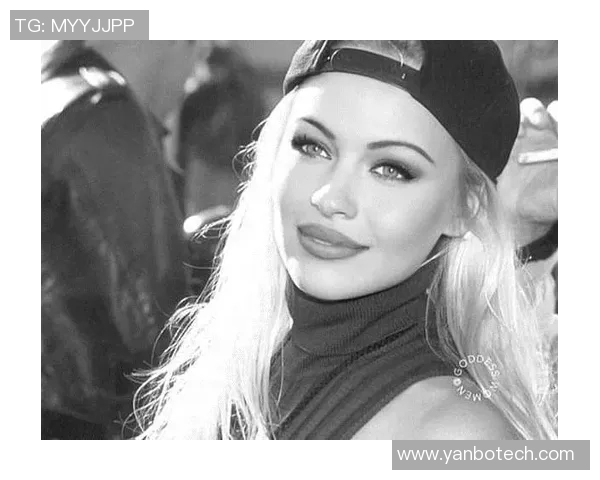 帕梅拉与足球明星之间的情感纠葛与公众关注的深度解析