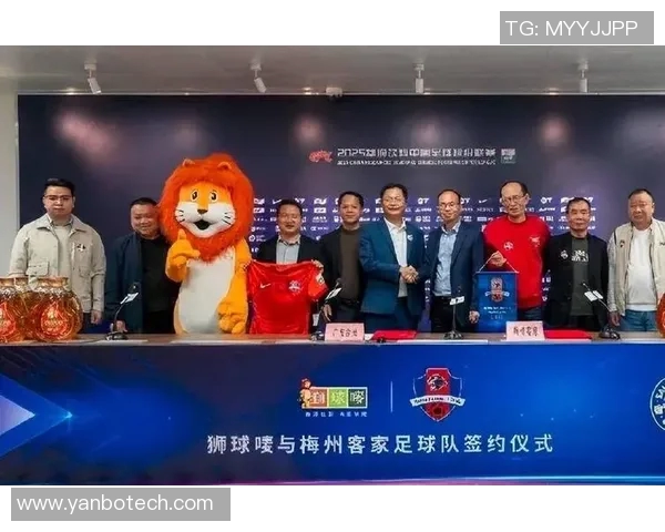 梅州客家足球明星在香港的崛起与合作伙伴的故事